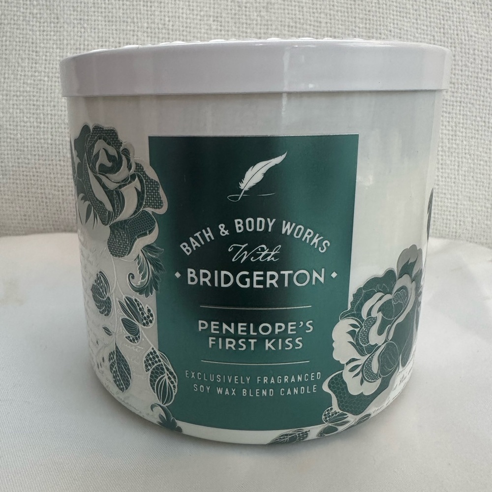 Bath & Body Works rare Bridgerton 3 wick new-Penelope’s first kiss
